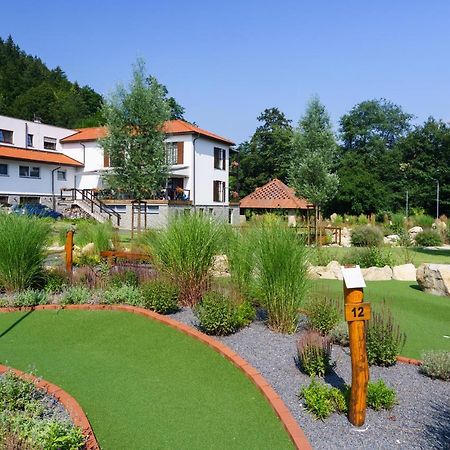 Hotel A Restaurace U Vychopnu Vsetín المظهر الخارجي الصورة