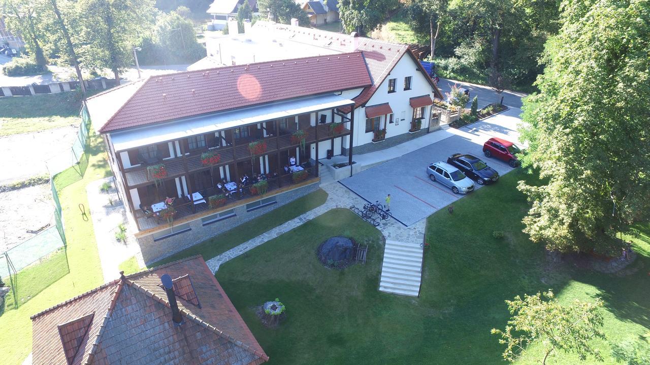 Hotel A Restaurace U Vychopnu Vsetín المظهر الخارجي الصورة
