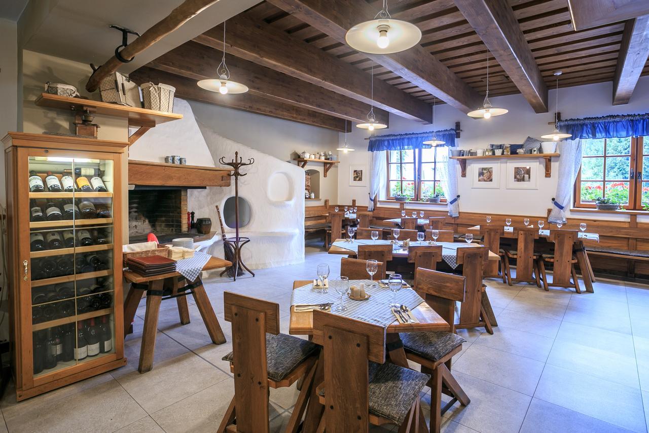 Hotel A Restaurace U Vychopnu Vsetín المظهر الخارجي الصورة